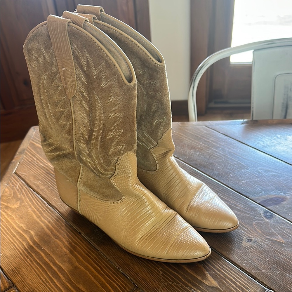 Tan Western-Style cowgirl Boots size 7 or 6.5